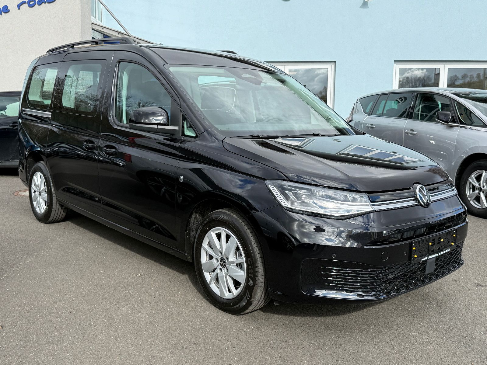 Fahrzeugabbildung Volkswagen Caddy Life Maxi TSI DSG ACC AHK LED Kamera Sthz