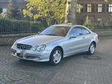 Mercedes-Benz CLK 270 CDI AVANTGARDE*Nav*Xenon*Schiebedach*Top - Mercedes-Benz CLK 270: Coupe