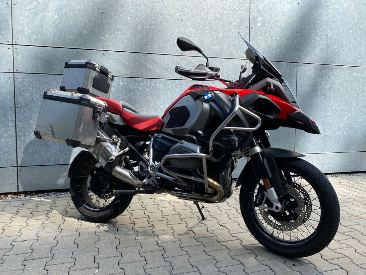 Fahrzeugabbildung BMW R 1200 GS Adventure 3 Pakete Connectivity Seiten