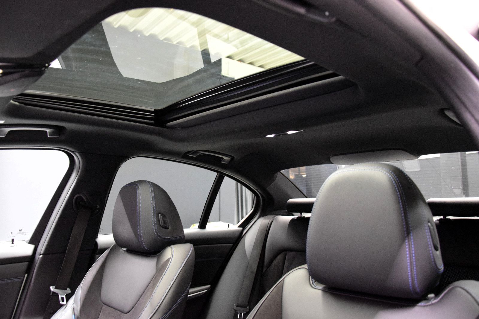 Fahrzeugabbildung BMW 320 i xDrive M Sport Schiebed. ACC Kamera HeadUp