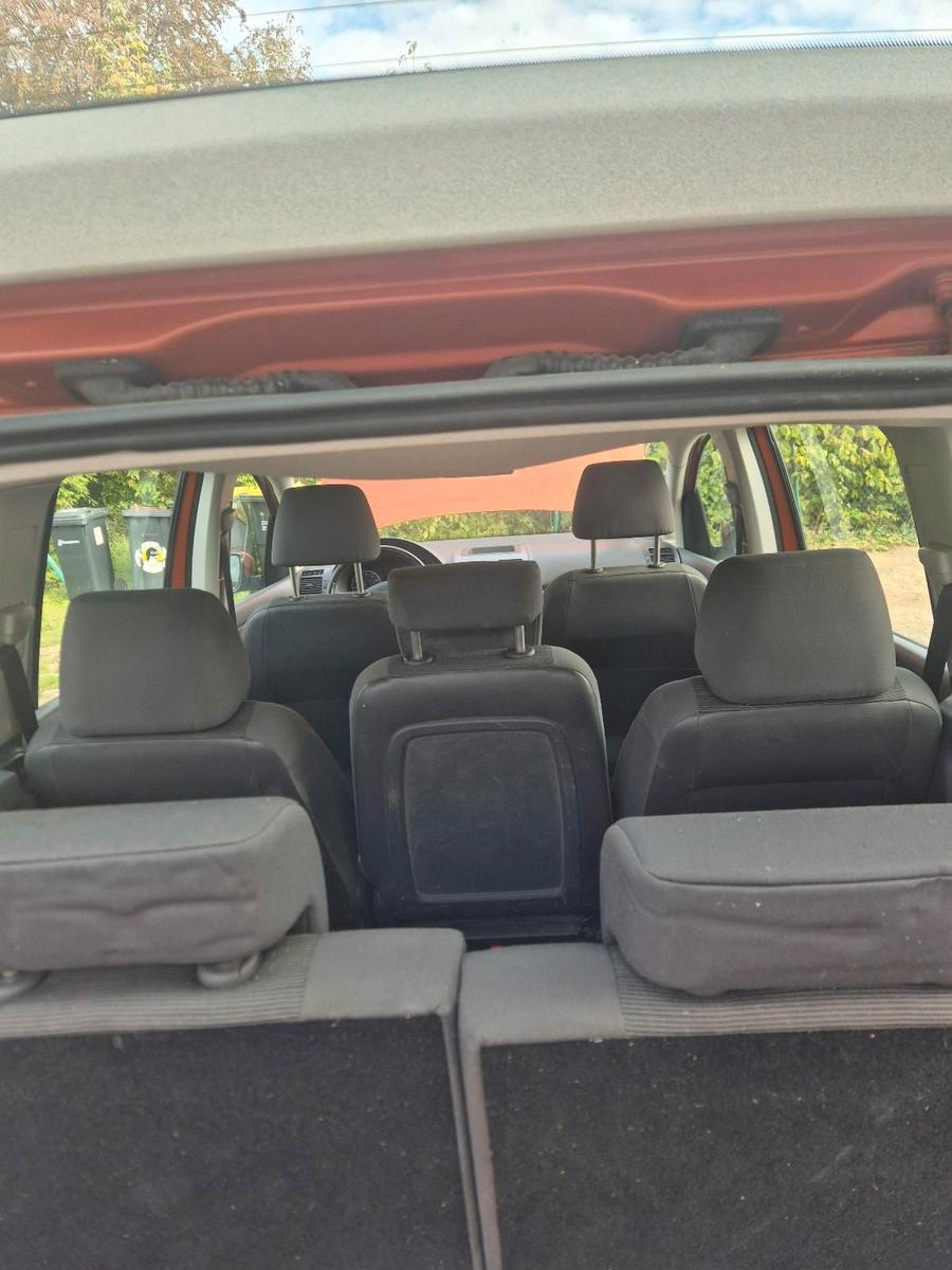 Volkswagen Touran 2010 — photo 5