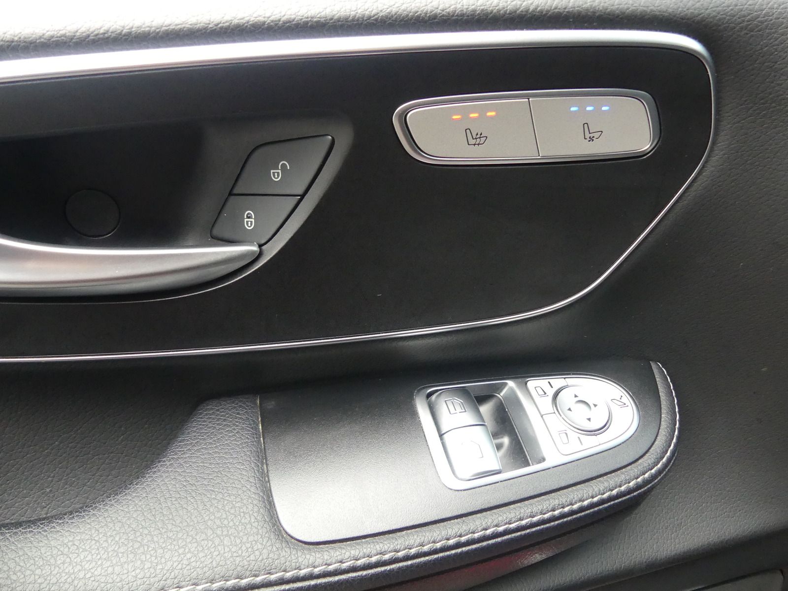 Mercedes-Benz V 220 d AVANTGARDE Lang E-TÜREN 7SITZ STHZ AHK L foto 13