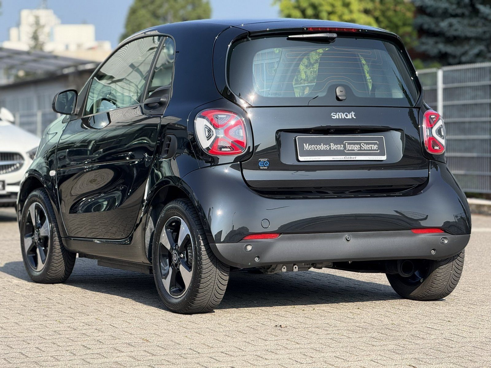 Fahrzeugabbildung Smart SMART EQ FORTWO*PANO*AMBIENTE*KAMERA*LED*PDC