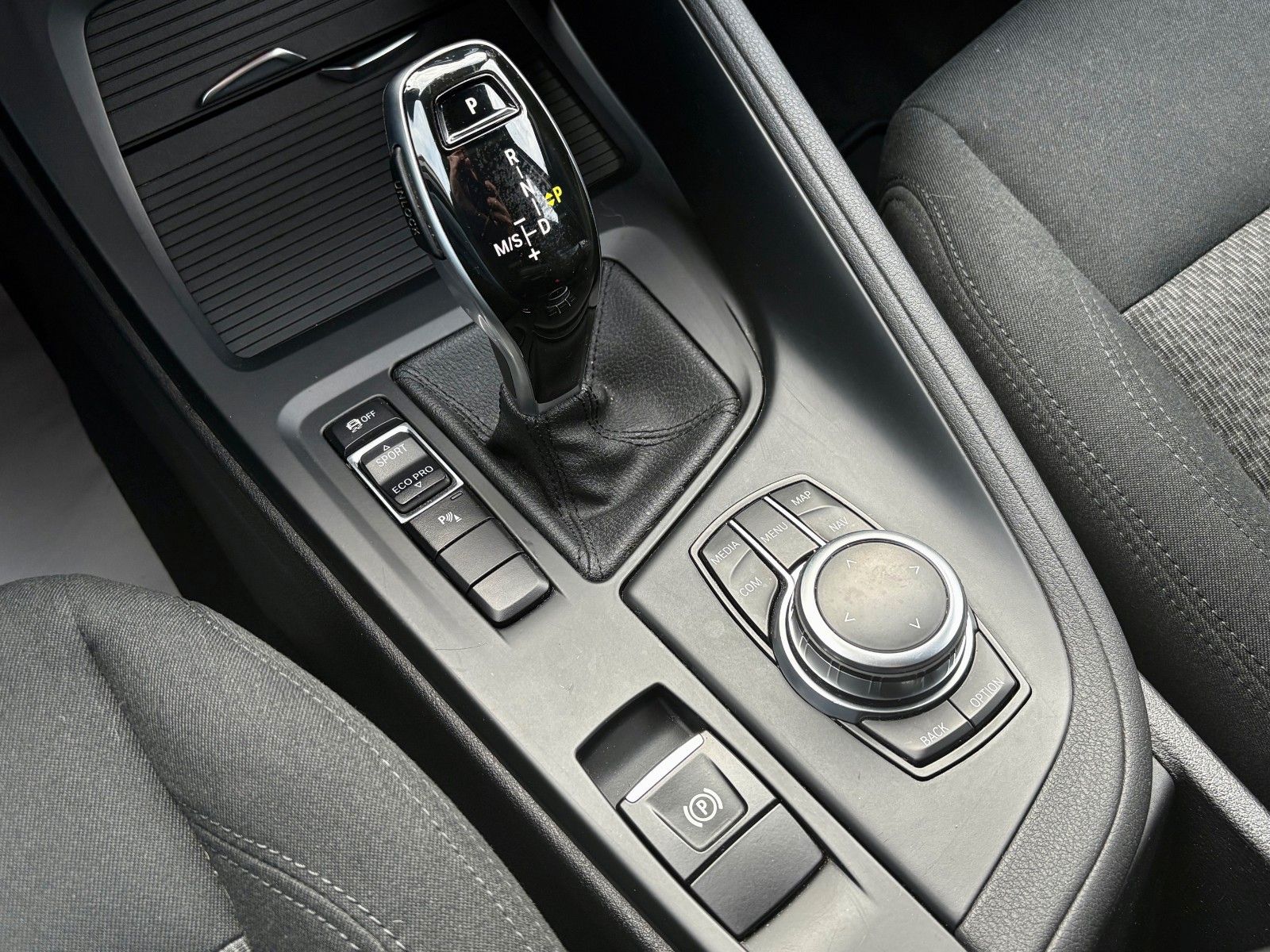 Fahrzeugabbildung BMW X1 sDrive18i Aut. Navi LED Tempomat SCHECKHEFT