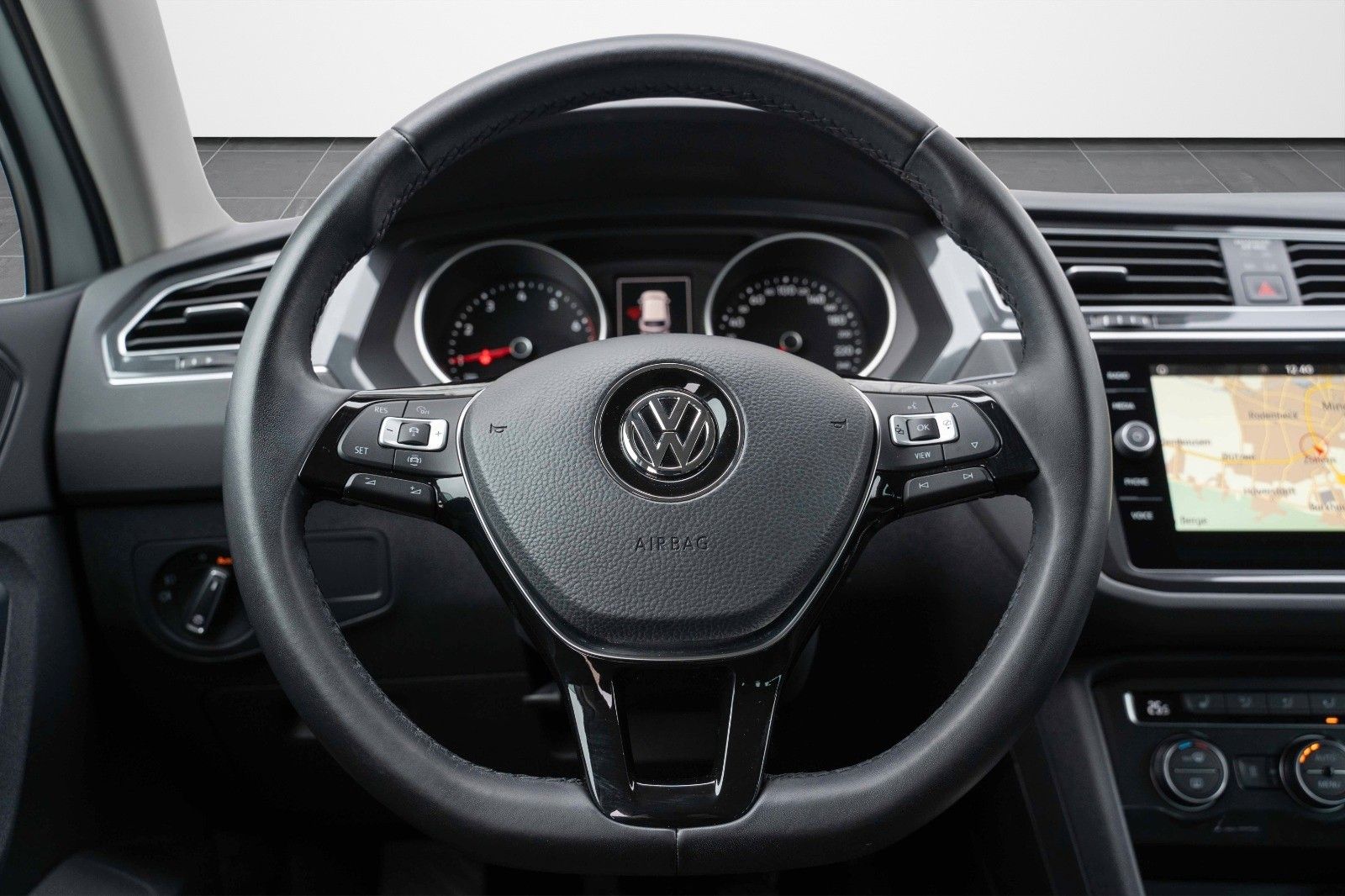 Fahrzeugabbildung Volkswagen TIGUAN 1.5 COMF KAM STHZ ERGO NAVI ACC KEYLESS