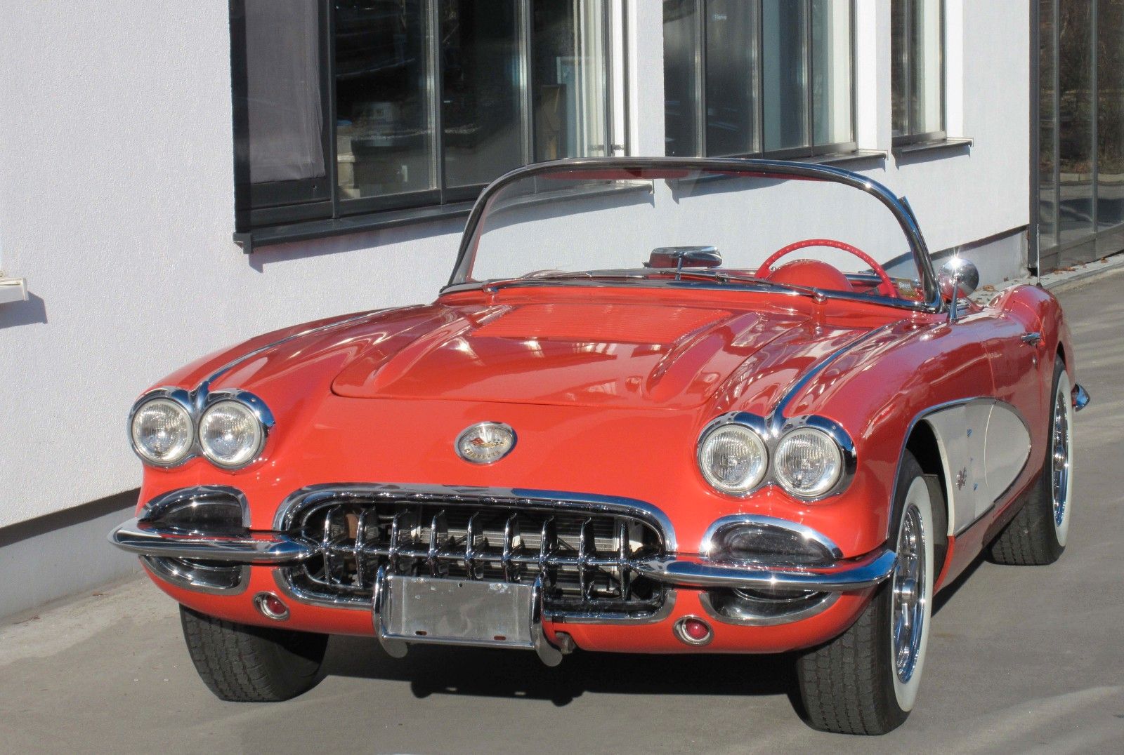 Vehicle photo 4