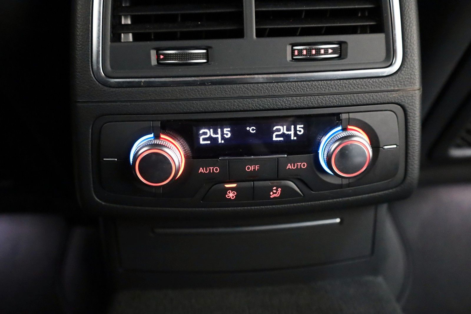 Fahrzeugabbildung Audi S6 Avant 4.0 TFSI quattro Leder,Navi,Matrix-LED