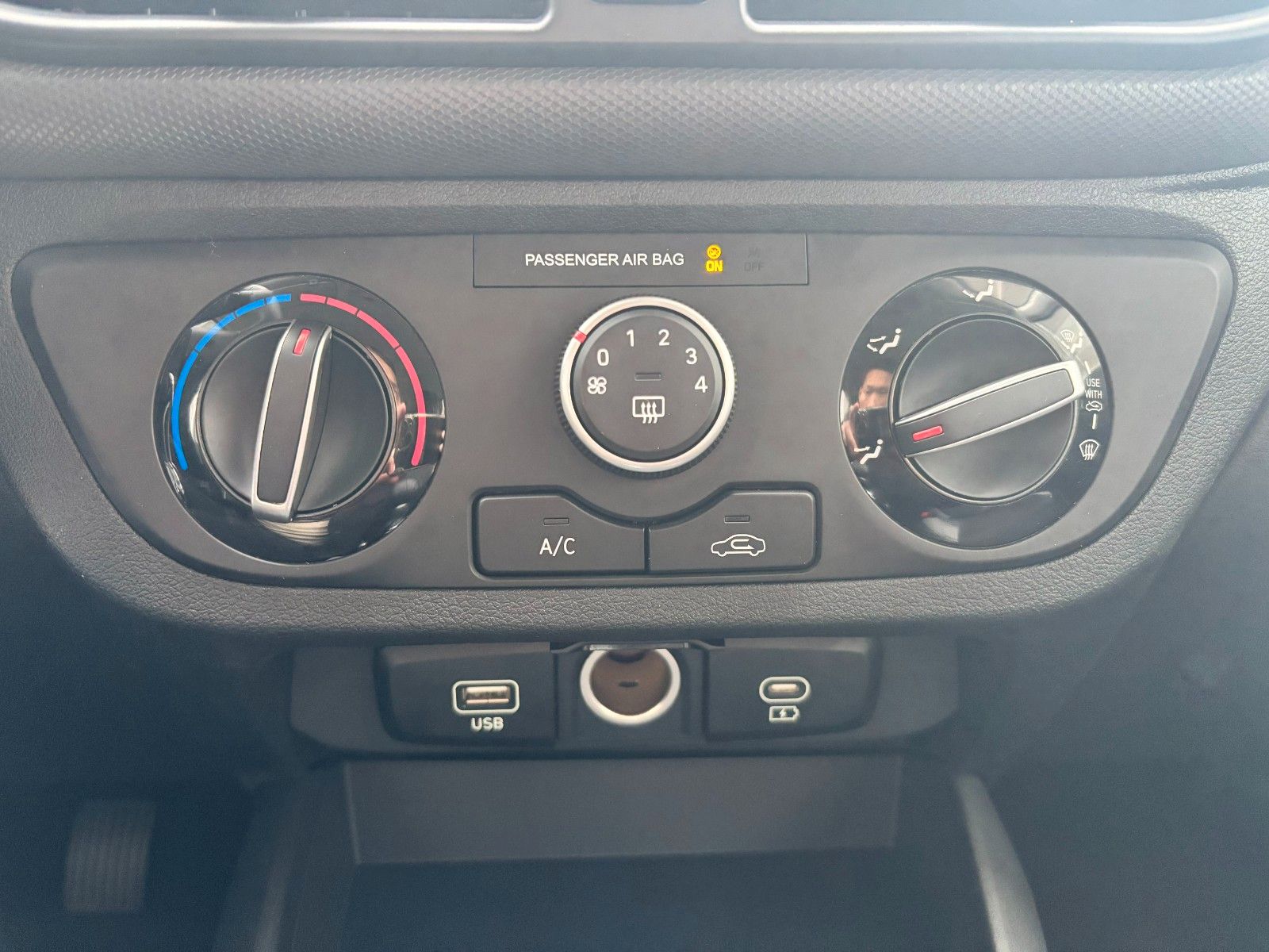 Fahrzeugabbildung Hyundai i10 Select 1.0l Navi/Klima/Kamera!