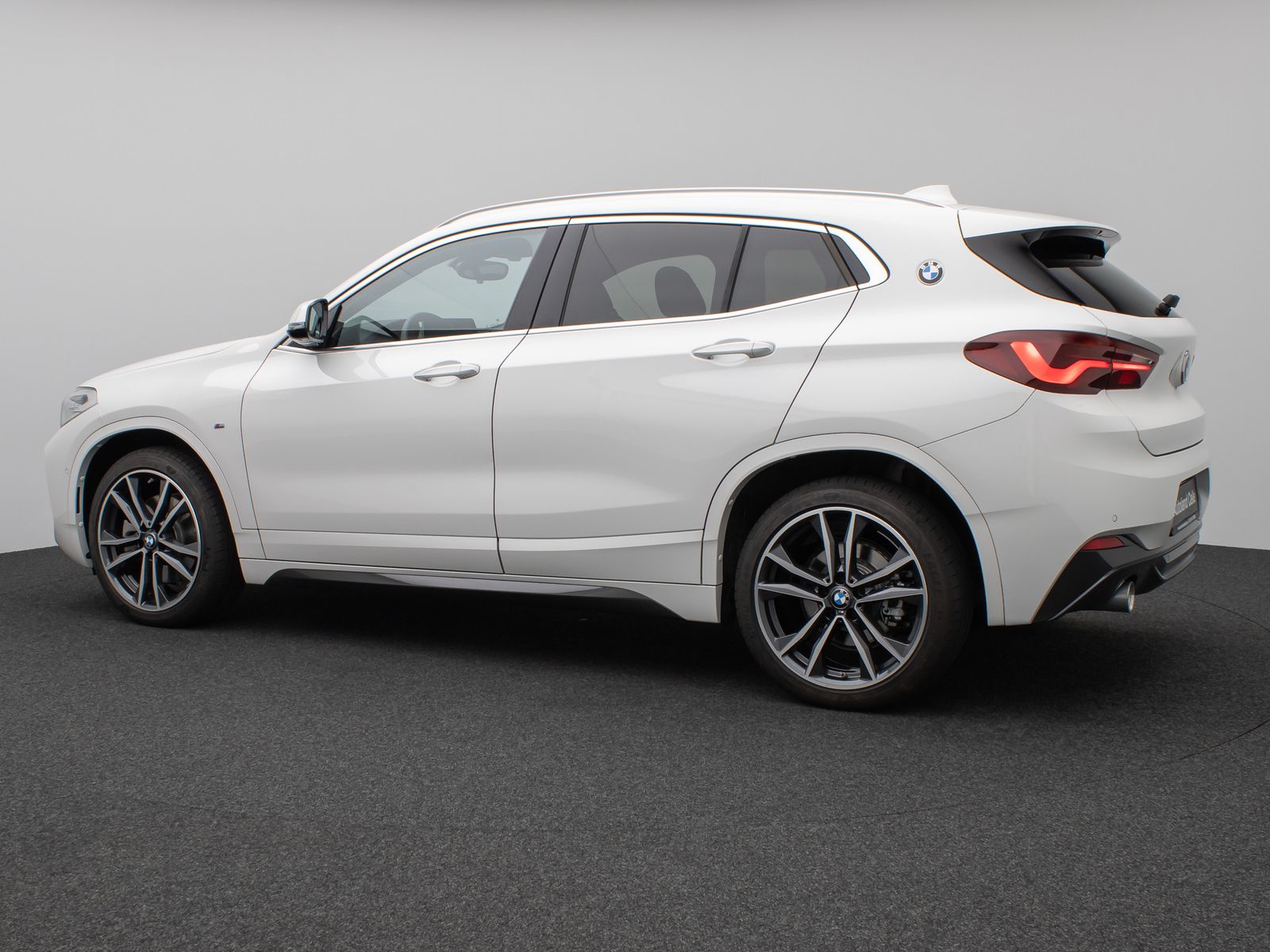 Fahrzeugabbildung BMW X2 xD20i M Sport Kamera HUD DAB Navi+ Alarm 19"