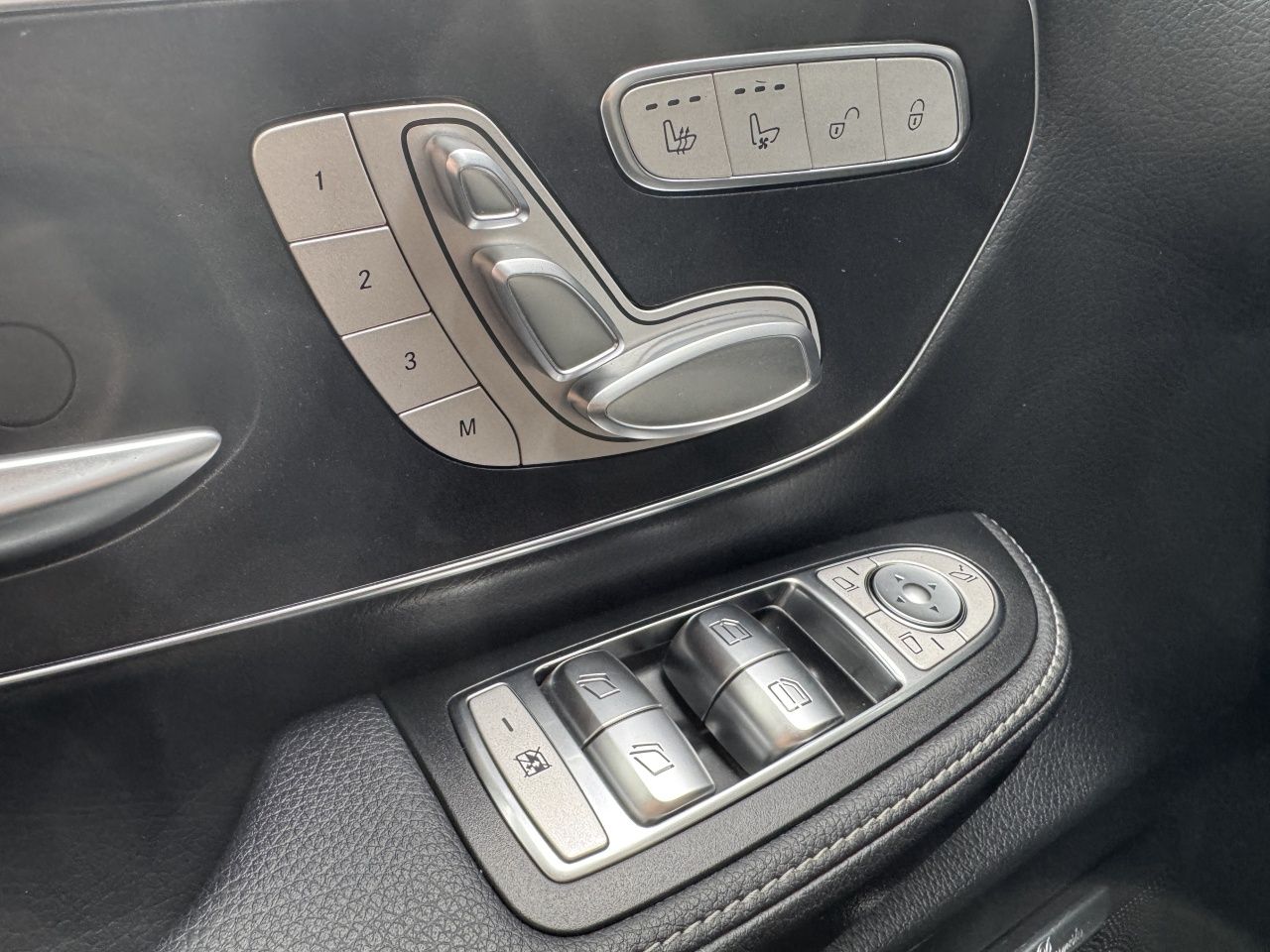 Fahrzeugabbildung Mercedes-Benz V 250d Avantgarde Ed. lang 4x4 AMG*Distronic*AHK