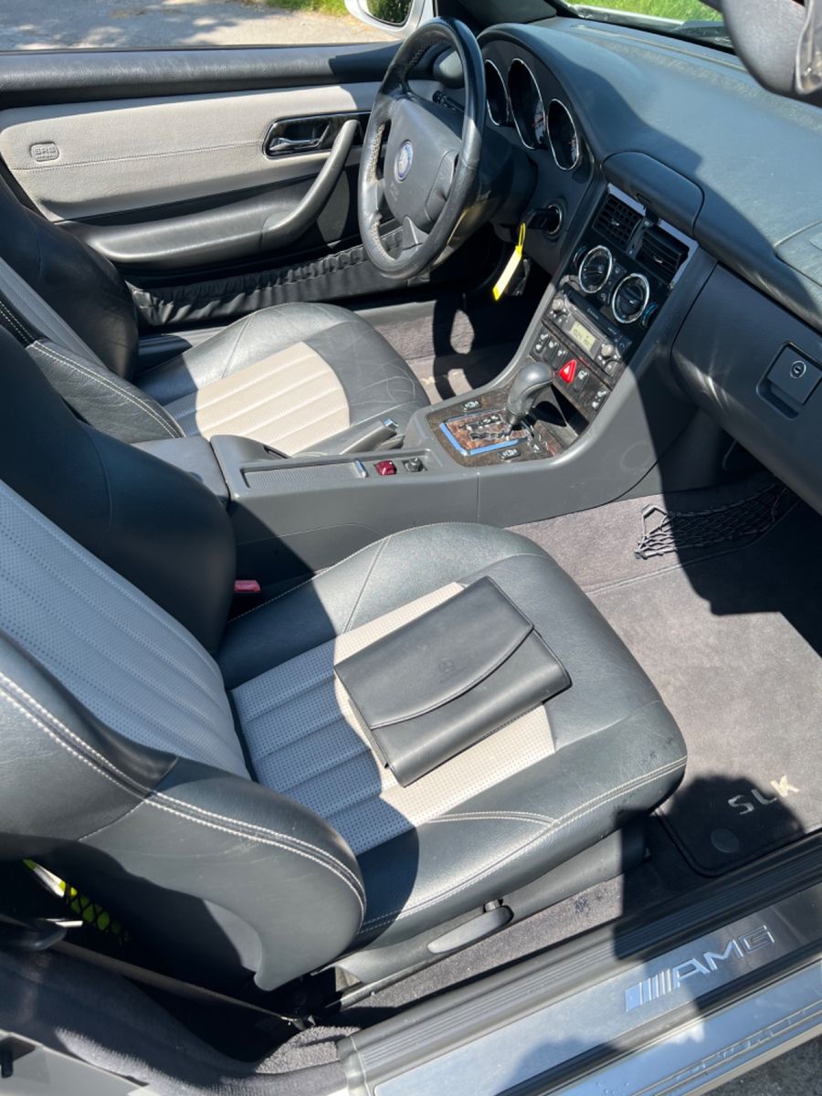 Fahrzeugabbildung Mercedes-Benz SLK 32 AMG Xenon Designo