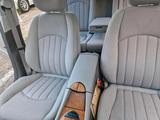 Mercedes-Benz 17033 Neubrandenburg - Mercedes-Benz E 220 mit Benzin-Antrieb: Limousine