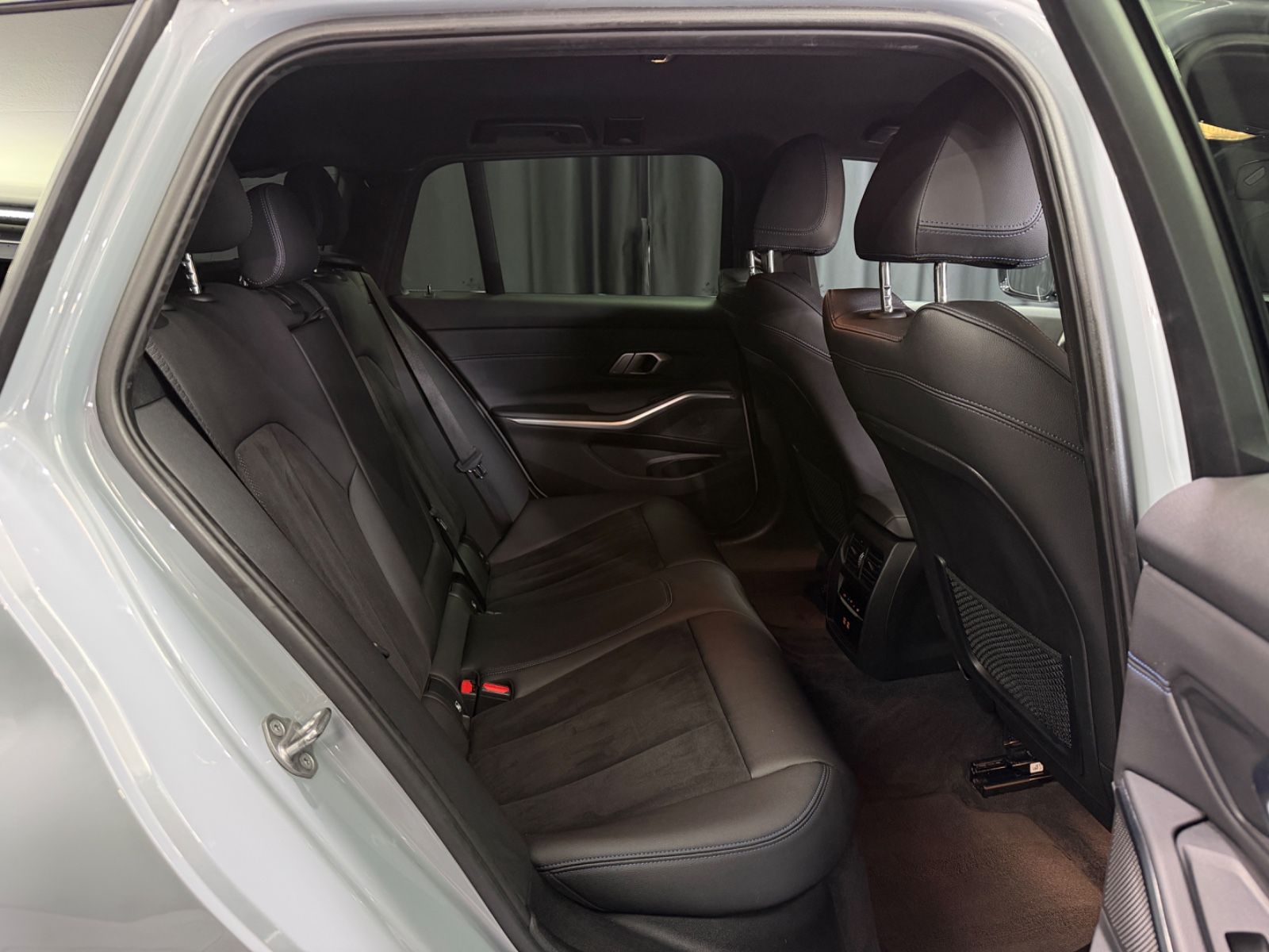 Fahrzeugabbildung BMW 330e Touring M Sport|HEAD-UP|NAVI|HIFI|WIDESCREE