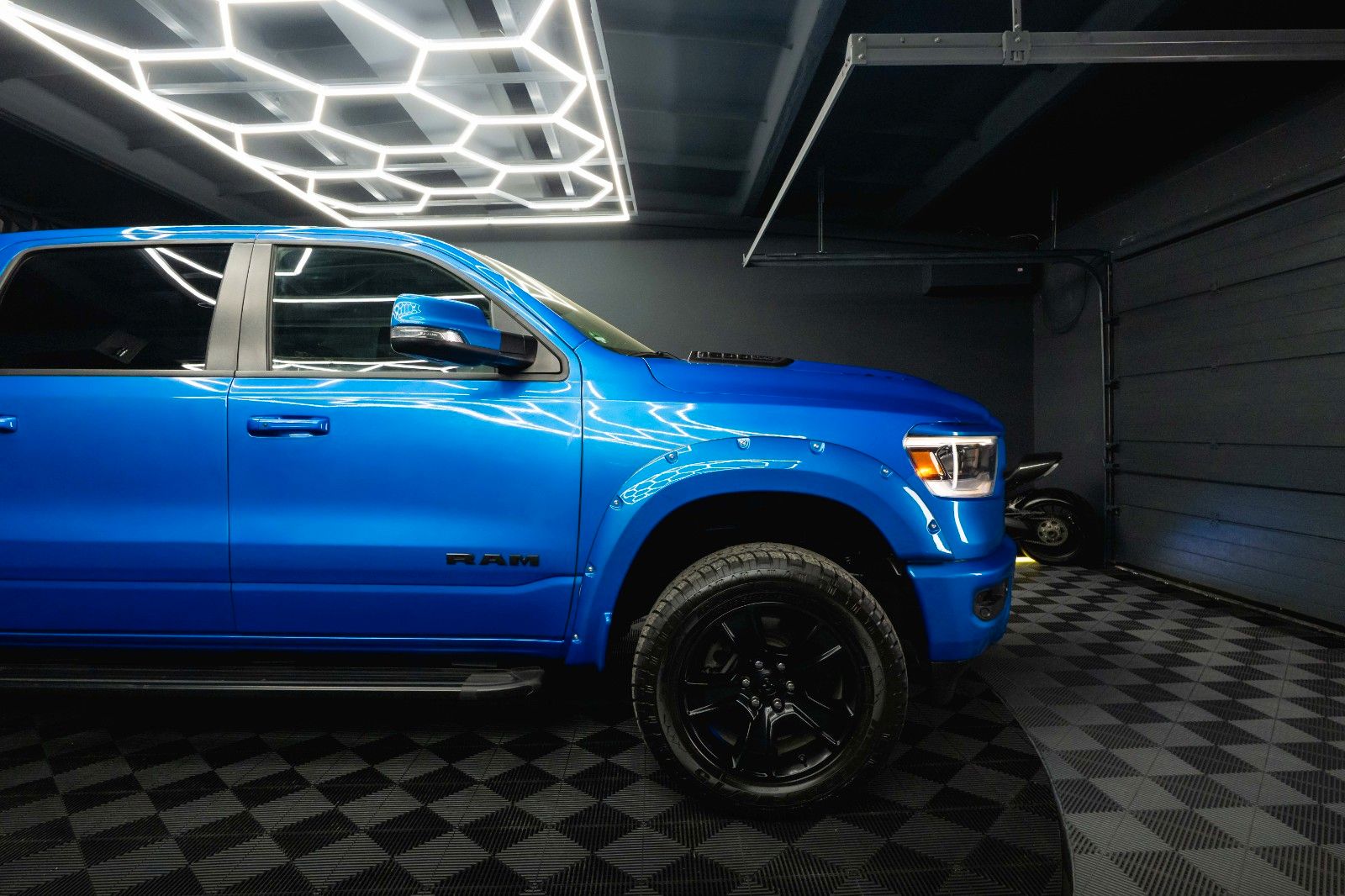 Fahrzeugabbildung Dodge RAM 5.7 V8 HEMI 4x4 NIGHT GT SPORT Night-Paket