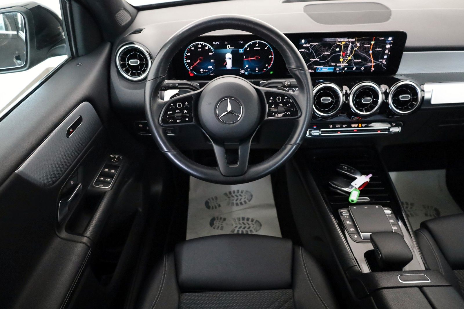 Fahrzeugabbildung Mercedes-Benz GLB 200d Style T.Leder,Navi,LED,SH,Park Paket