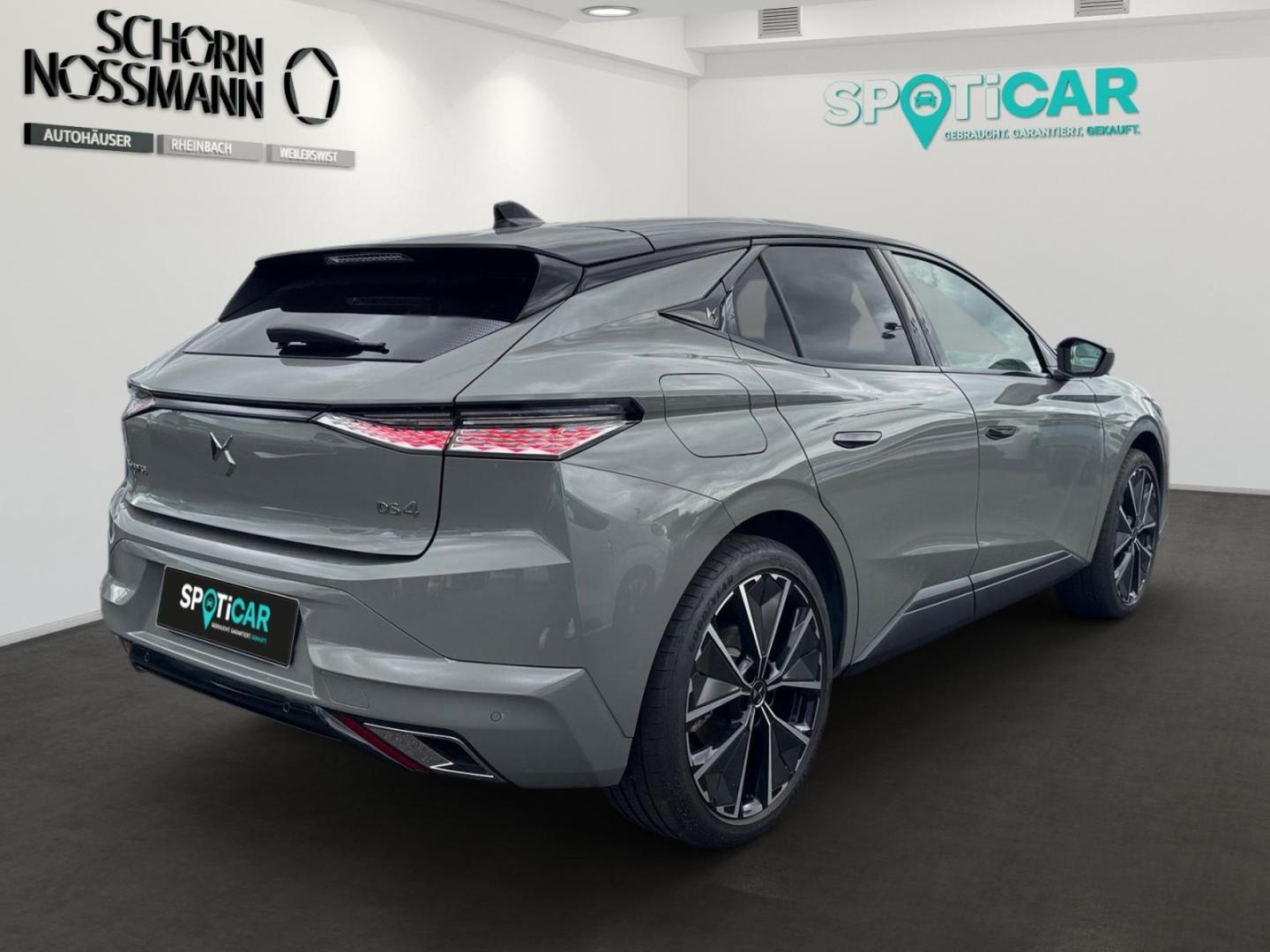 DS Automobiles DS4 E-Tense 225 La Premiere Panodach Digi-Cockpi