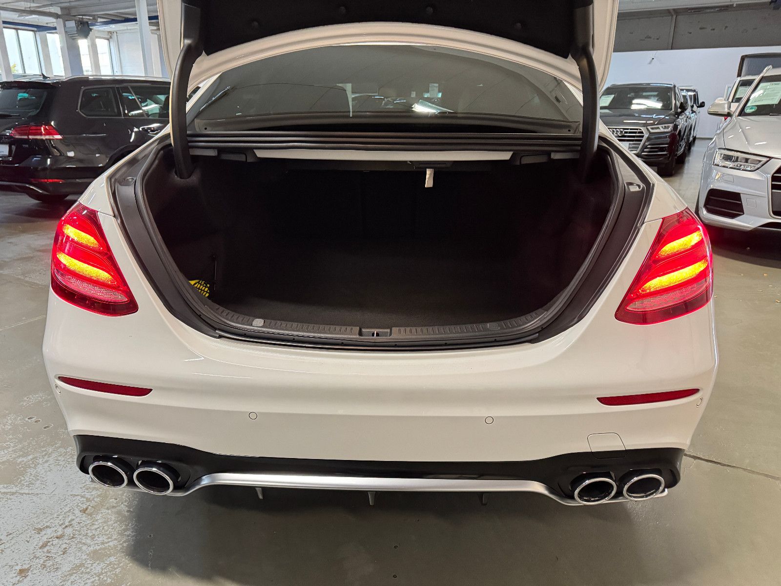 Fahrzeugabbildung Mercedes-Benz E 53 AMG 4Matic+ MBUX MEMORY AIRMATIC SD 360 DIS