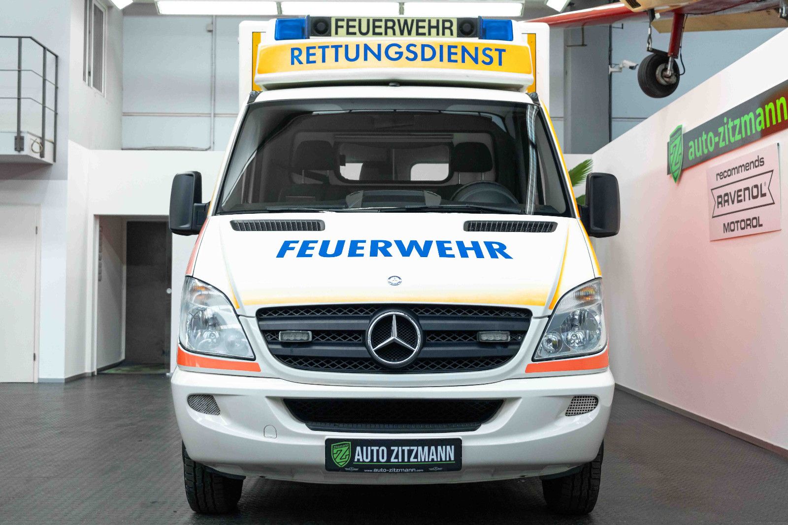Fahrzeugabbildung Mercedes-Benz Sprinter 906 mit RTW-Kofferaufbau LIEGE