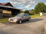 Mercedes-Benz Mercedes W124 220E Rosenholz - gebrauchte Mercedes-Benz 220 aus dem Jahr 1994