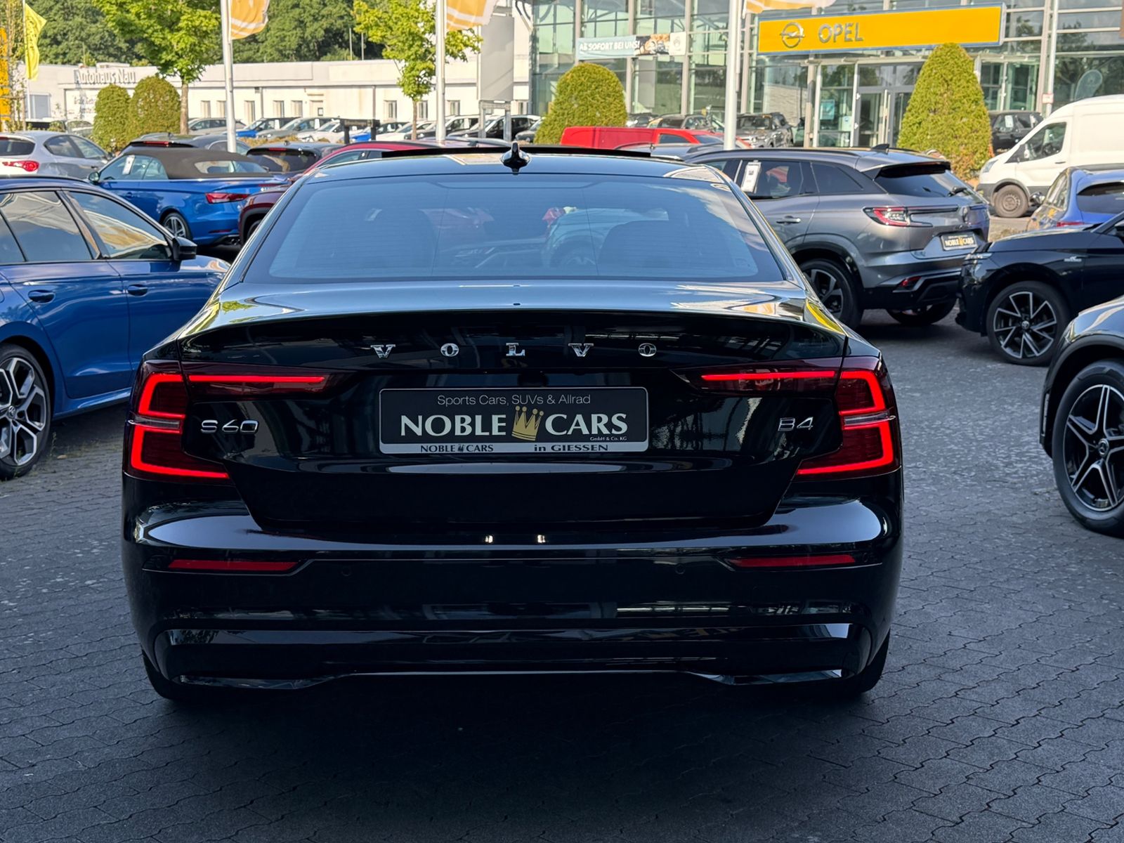 Fahrzeugabbildung Volvo S60 Lim. Plus Dark PANO H/K LED 20"