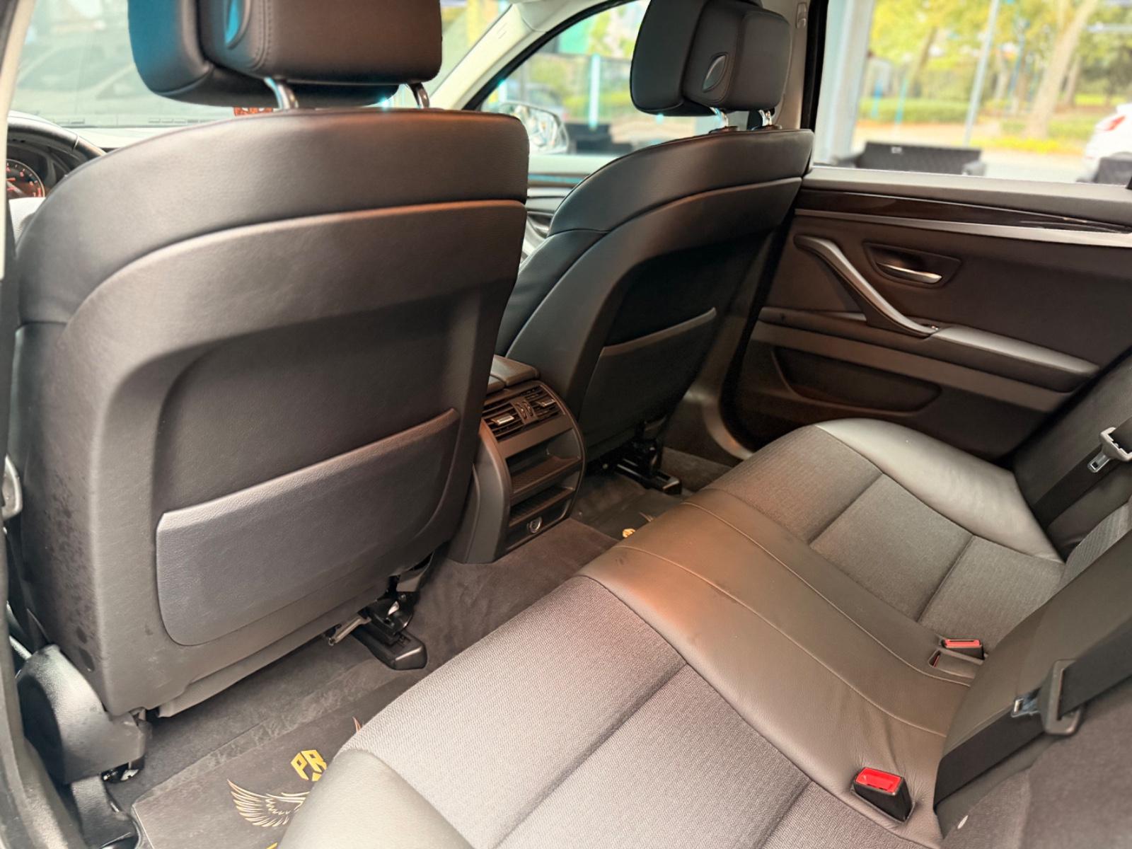 BMW 520 Limousine 520 i/Xenon/Leder/Navi/CarPlay