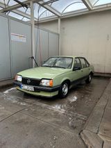 Opel Ascona C 1.6 1. Bauserie - Opel Ascona: Limousine