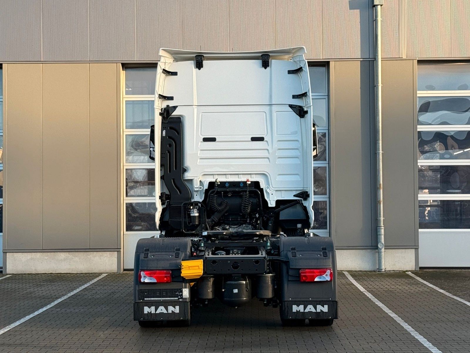 Fahrzeugabbildung MAN TGX 18.520 LL SA Retarder & Nebenantrieb D30