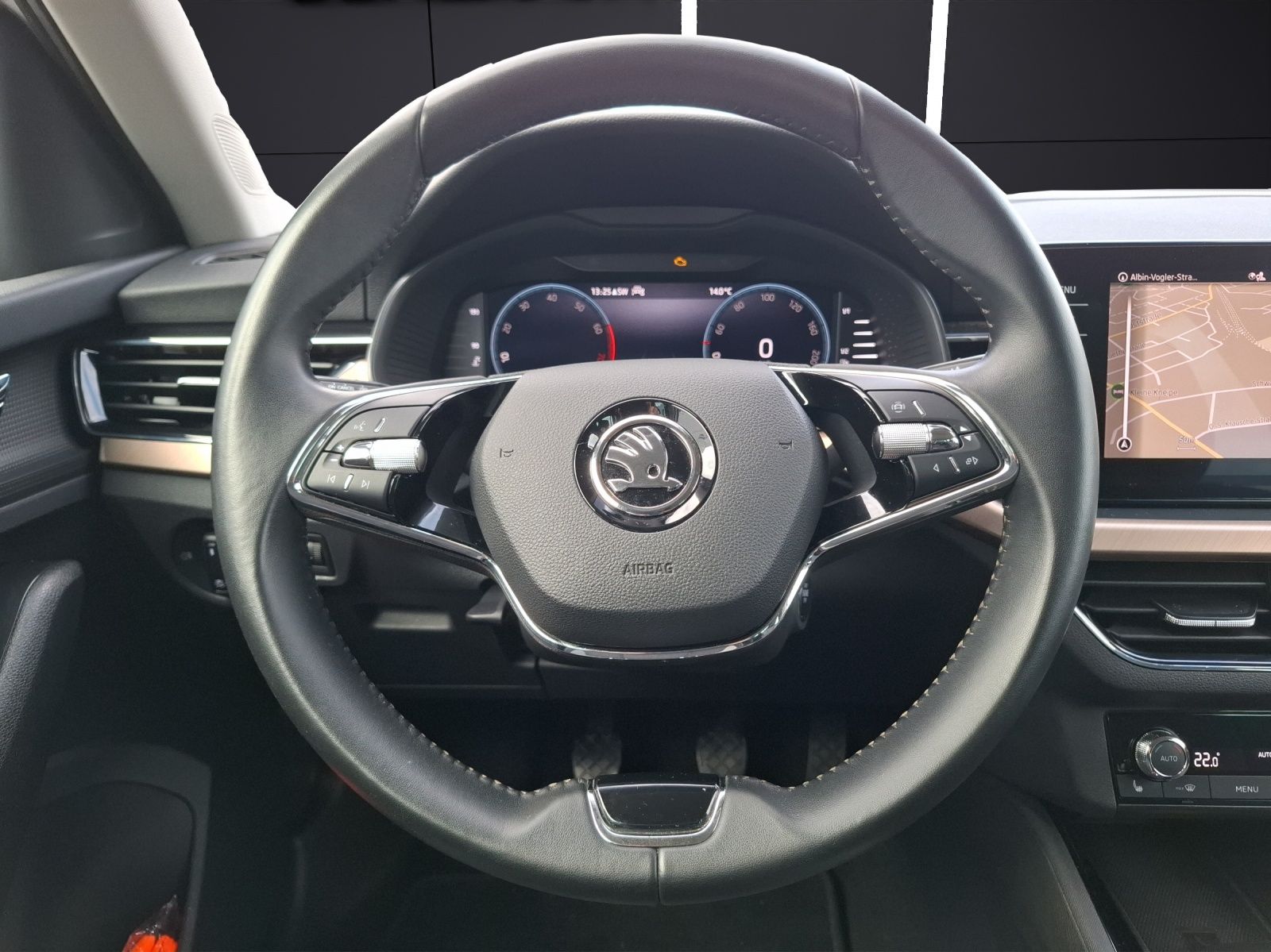 Fahrzeugabbildung SKODA Kamiq TSI Style LED Navi AID GRA PDC SH