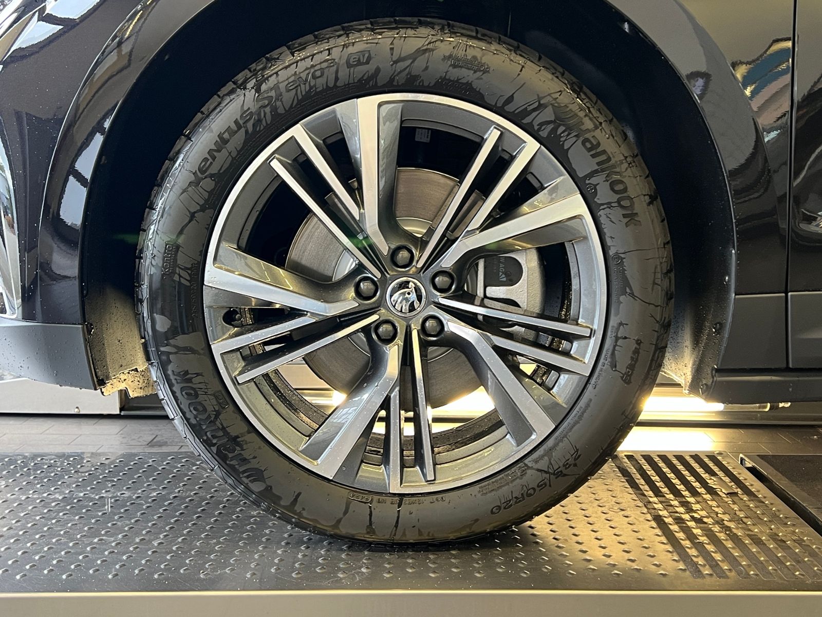 Fahrzeugabbildung SKODA Enyaq 85 *AHK, LED, ACC, 20"-LM*