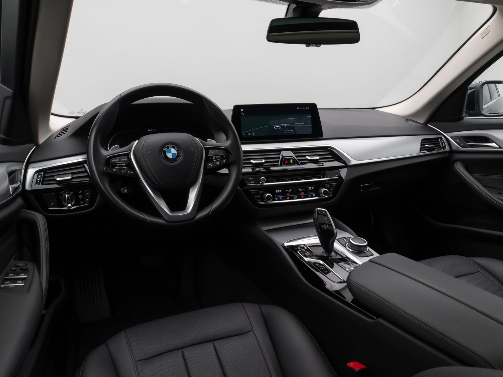 Fahrzeugabbildung BMW 530e xD Panorama 360°HUD DAB Leder Alarm 18Zoll