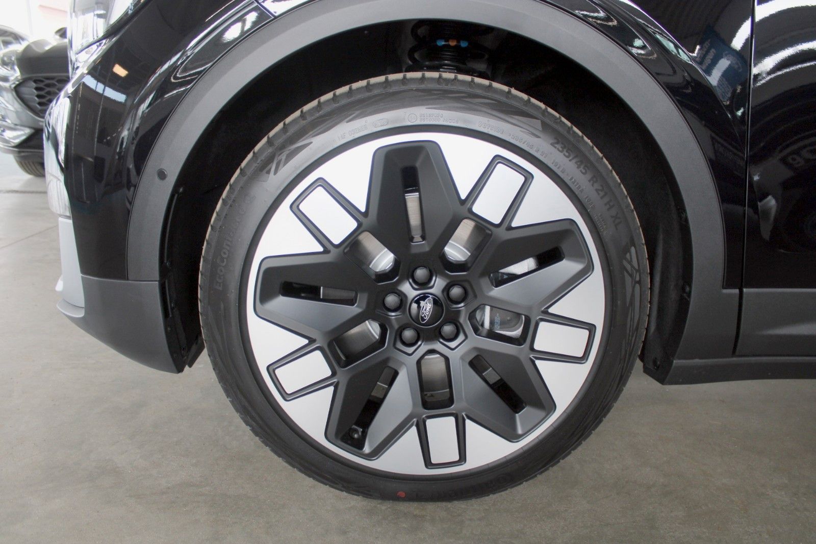 Fahrzeugabbildung Ford Explorer BEV Extended Range  RWD Premium mit AHK