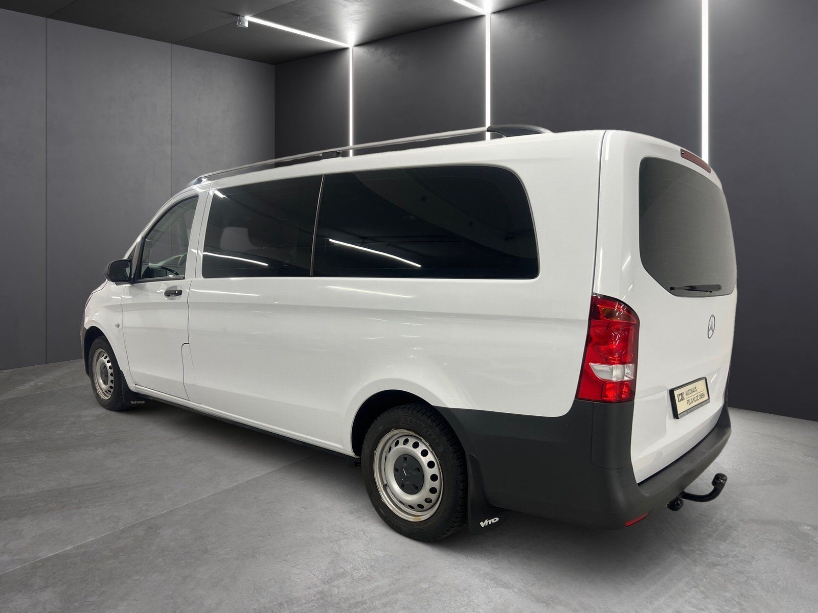 Fahrzeugabbildung Mercedes-Benz Vito 114 CDI Tourer PRO Extralang*AHK*Navi*SHZ*