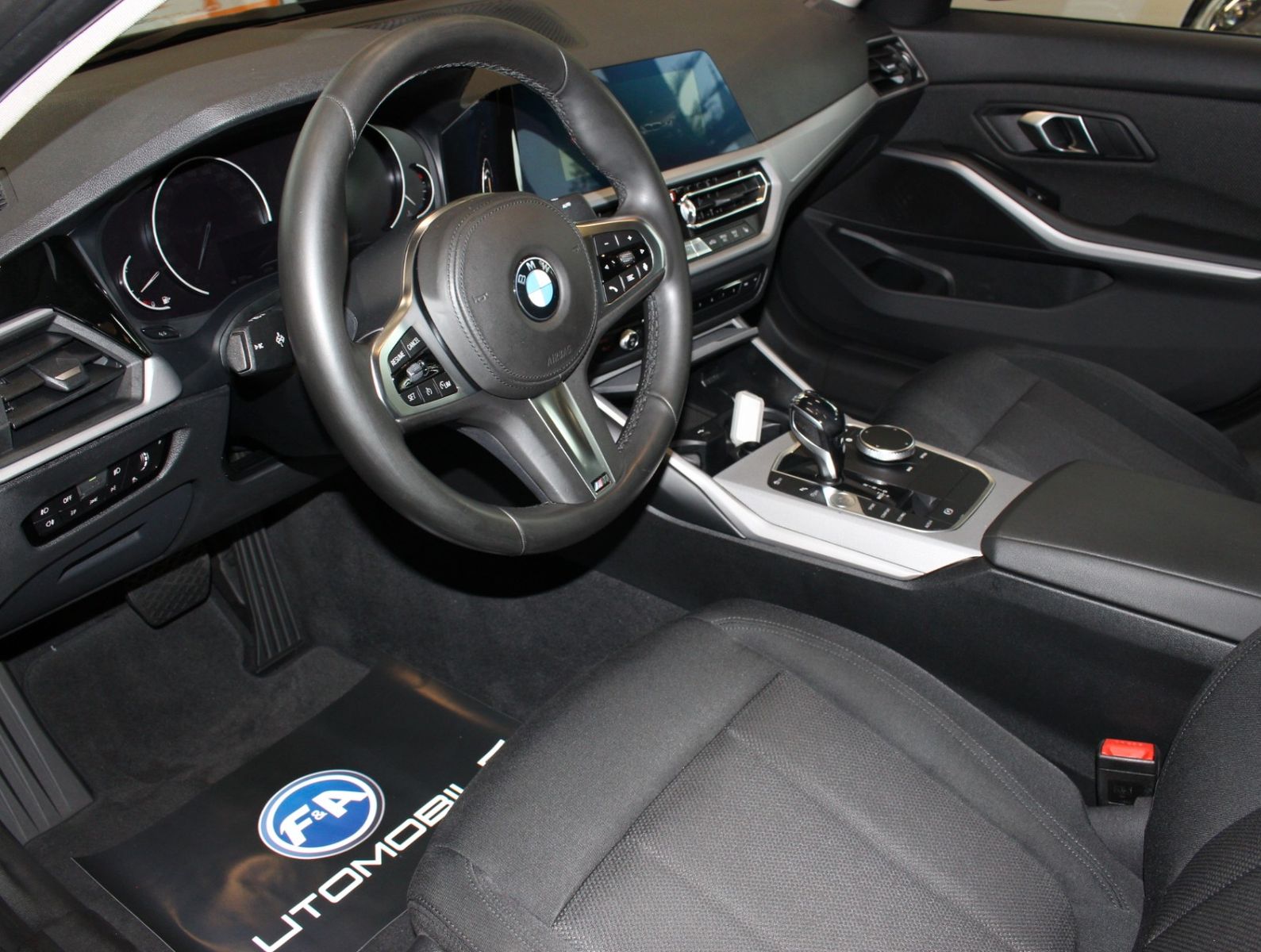 Fahrzeugabbildung BMW 320 i Advantage 1.Hand*GSD*Kamera*CarPlay