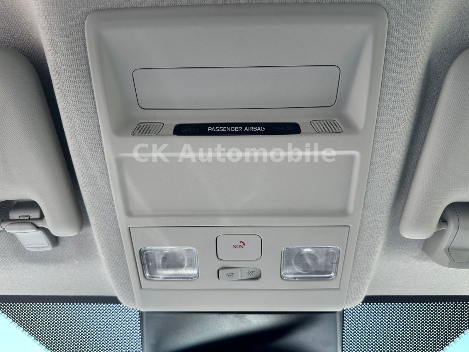 Fahrzeugabbildung Ford Transit Custom Kombi 320 L2 AWD Trend/9 Sitze