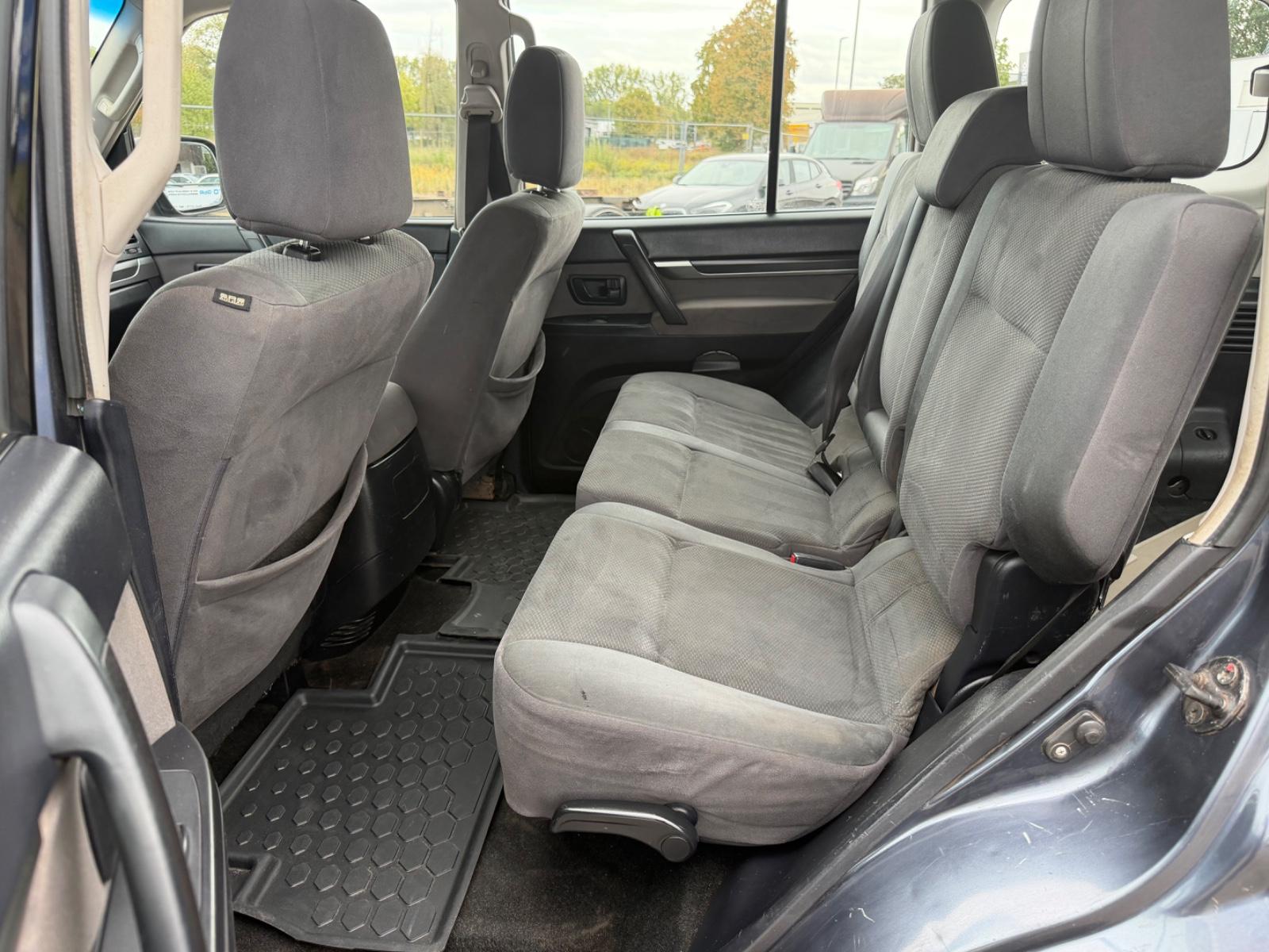 MITSUBISHI PAJERO 3.2 DI-D 160CH - INVITE - BVM - ATTELAGE - CT NEUF - HISTORIQUE ENTRETIEN COMPLET - 1ERE MAIN