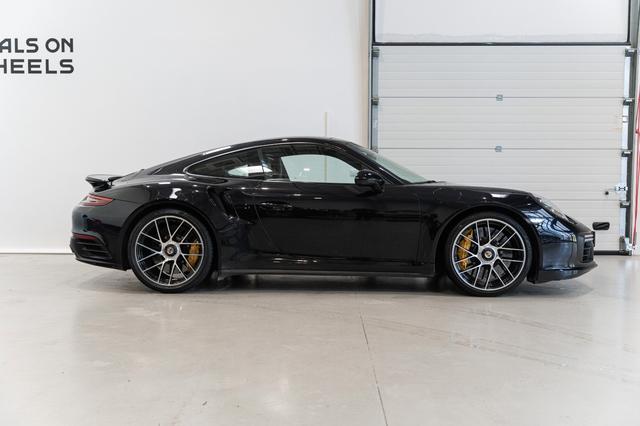 Porsche 911 Turbo S (991.2) black