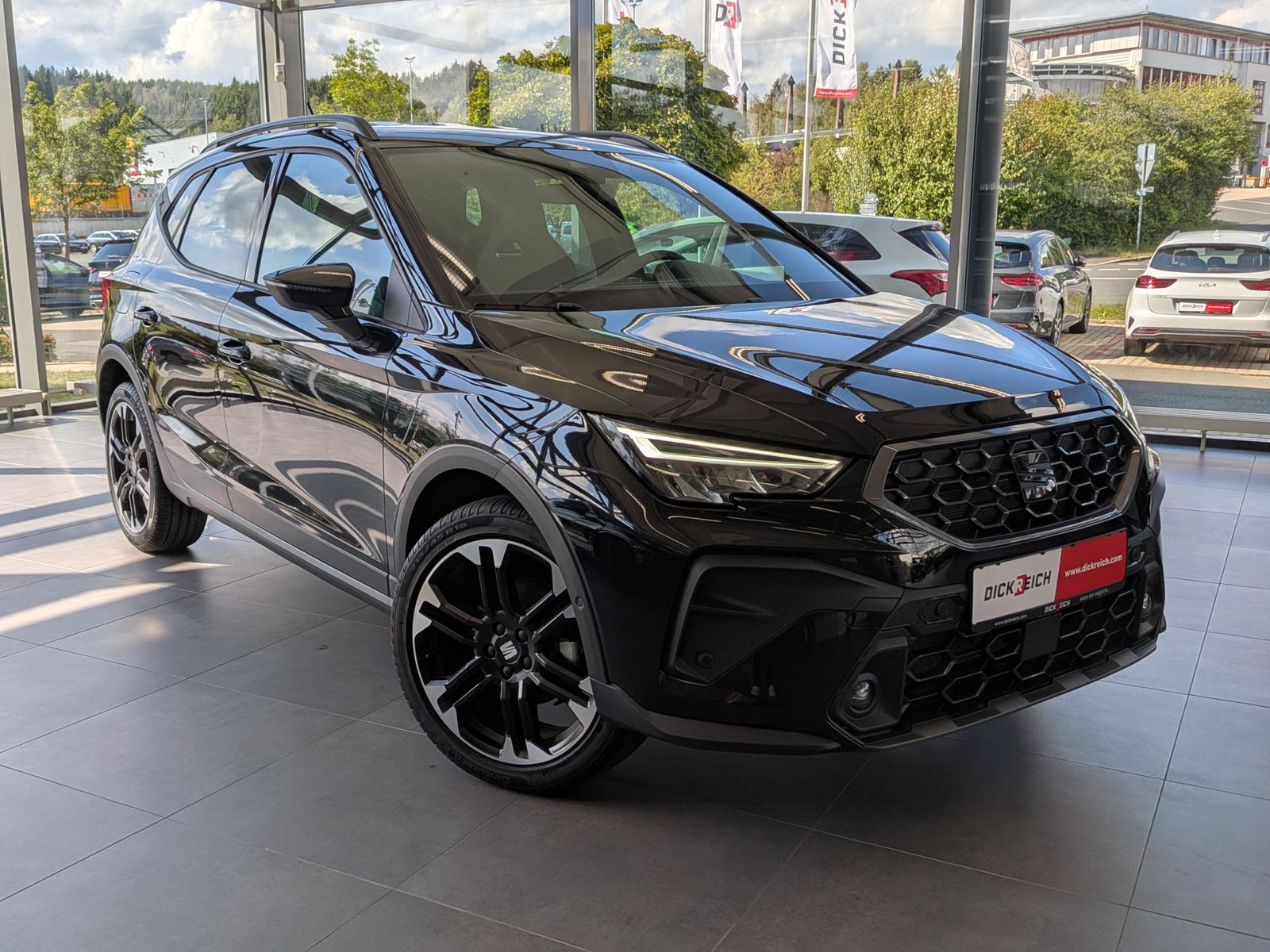 Fahrzeugabbildung SEAT Arona 1.5 TSI FR Black Editio ACC KAMERA LED 18"