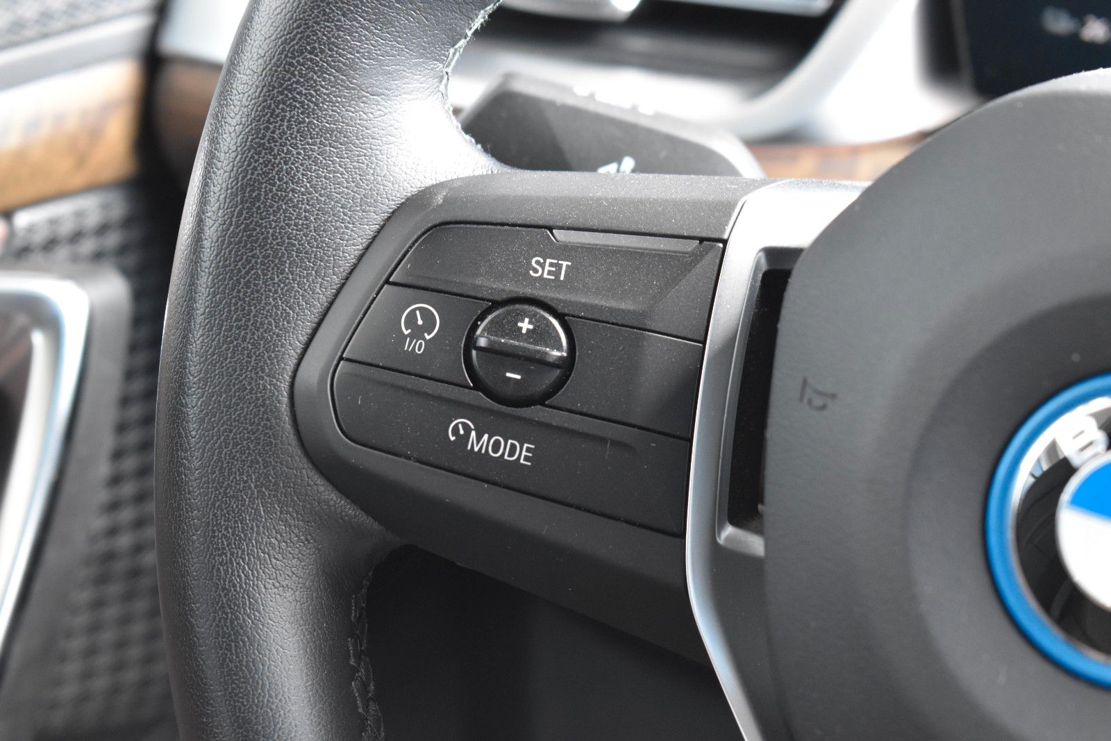 BMW iX1 30 xDrive Navi PanoDach Keyless LED foto 17