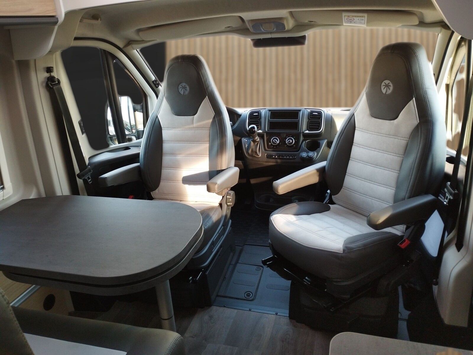 Fahrzeugabbildung Sunlight Adventure Cliff 640 Automatik, Dörr Edition, LTE