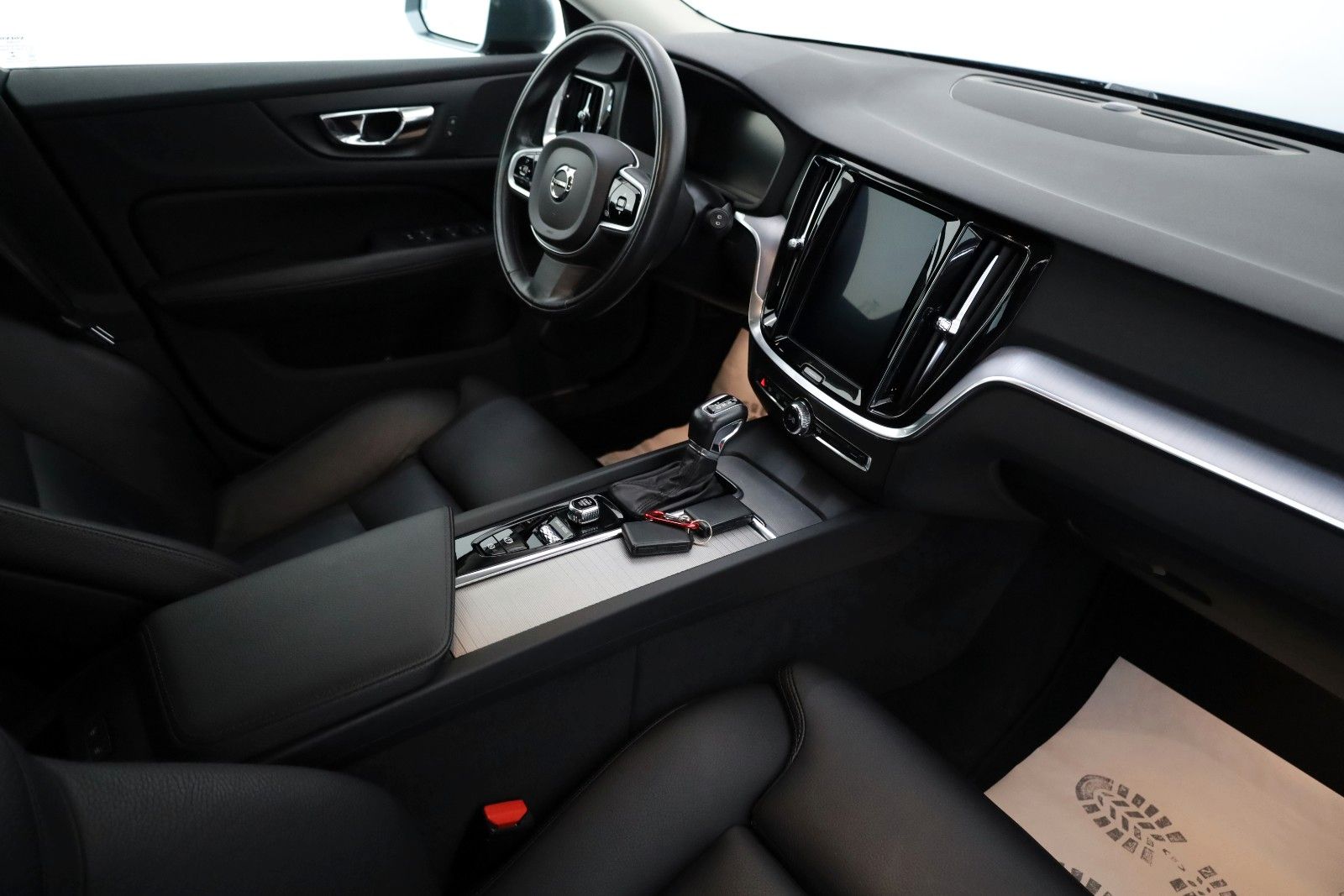 Fahrzeugabbildung Volvo V60 Momentum Leder,Navi,LED,ACC,Kamera,SH,SR+WR