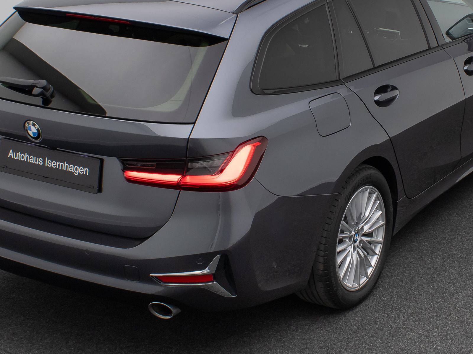 Fahrzeugabbildung BMW 320d Luxury Line HUD DAB Laser Kamera HiFi Leder