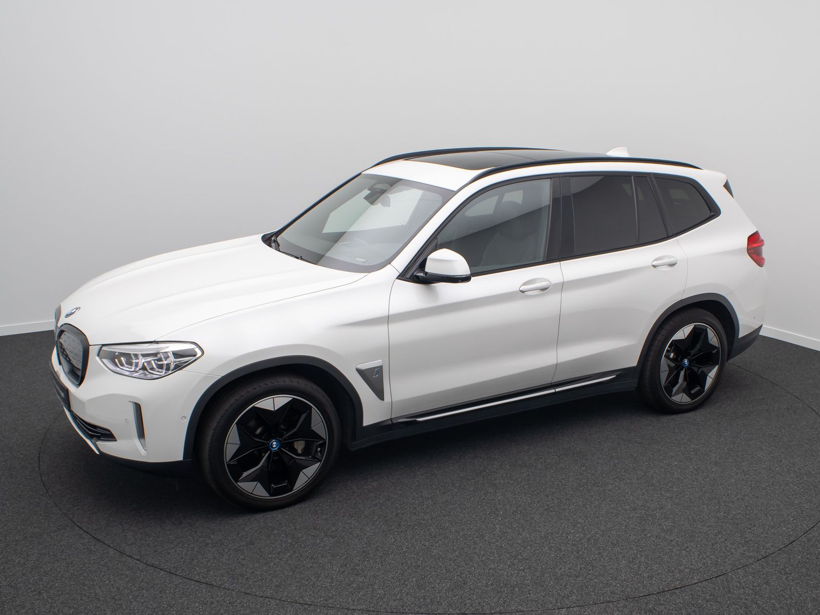 Fahrzeugabbildung BMW iX3 IMPRESSIVE ACC 360° Panorama HUD DAB 20Zoll