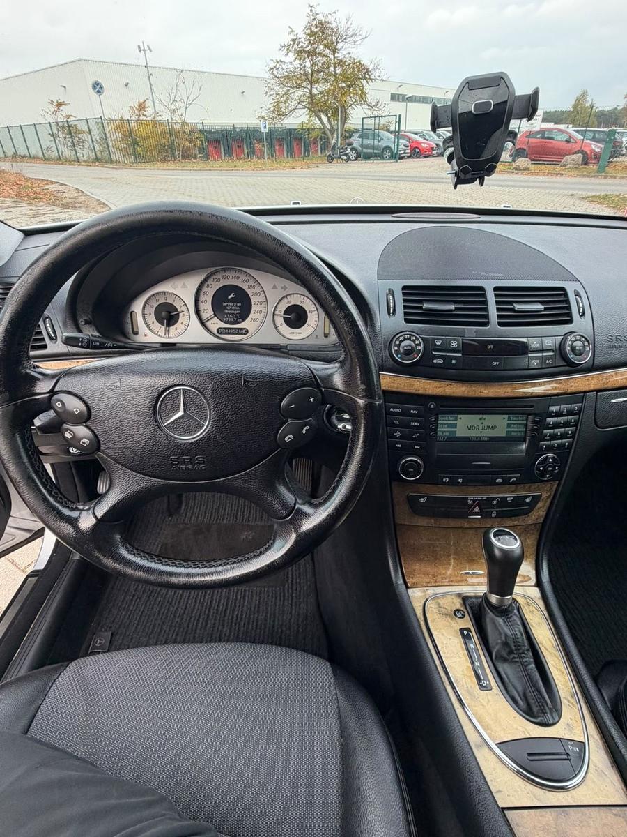 Mercedes-Benz E220 2007 — photo 8
