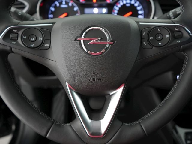 Crossland ELEGANCE PAKET AT+LED+NAVI+RÜCKFAHRKAM
