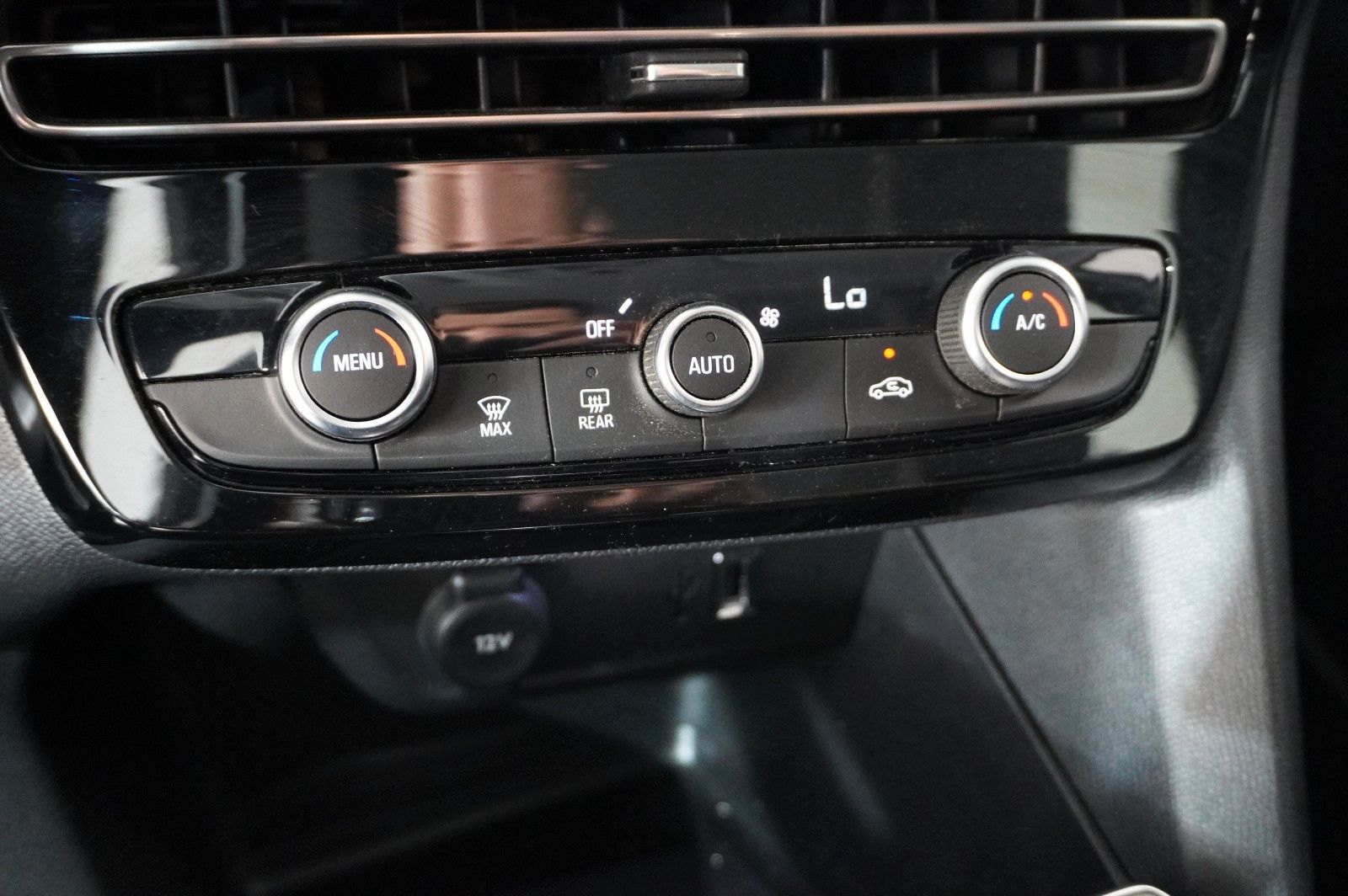 Fahrzeugabbildung Opel Mokka-e EDITION 1-PHASIG LED/SPORT/KAMERA/DAB+