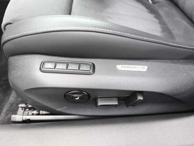Fahrzeugabbildung Volkswagen Passat Variant 1.5 eTSI DSG Business LED ACC NAV