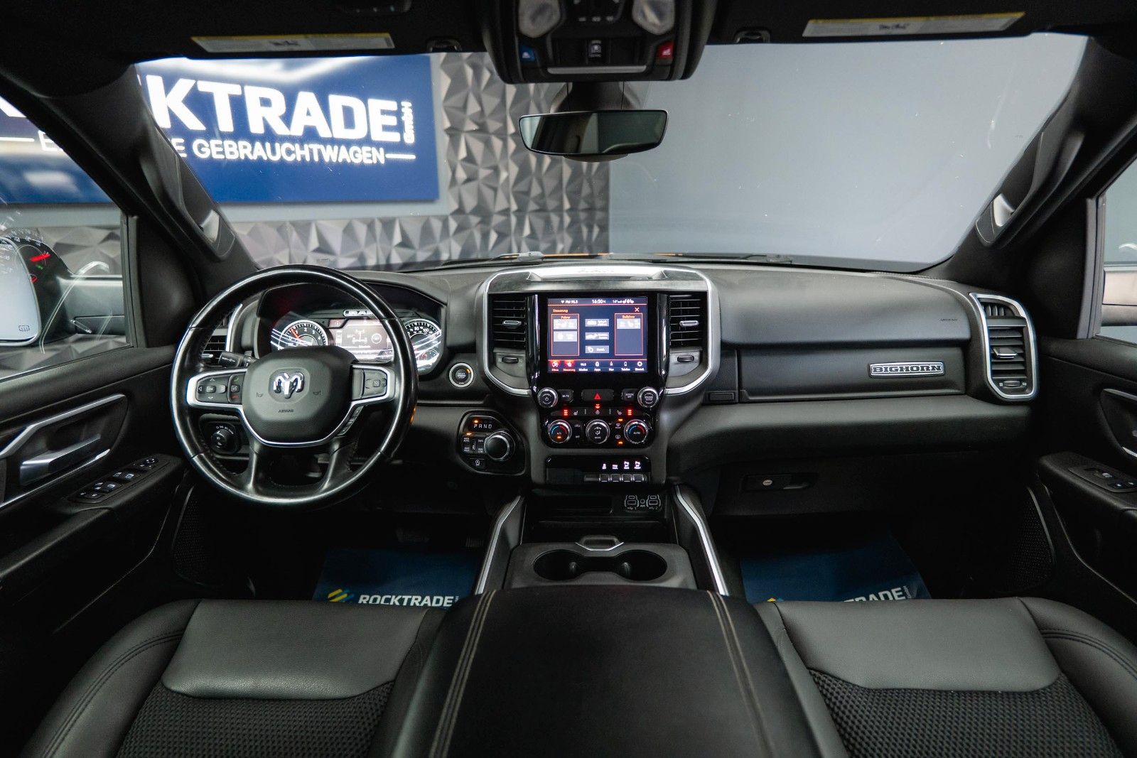 Fahrzeugabbildung Dodge RAM 5.7 V8 HEMI 4x4 Offroad Night-Edition LPG