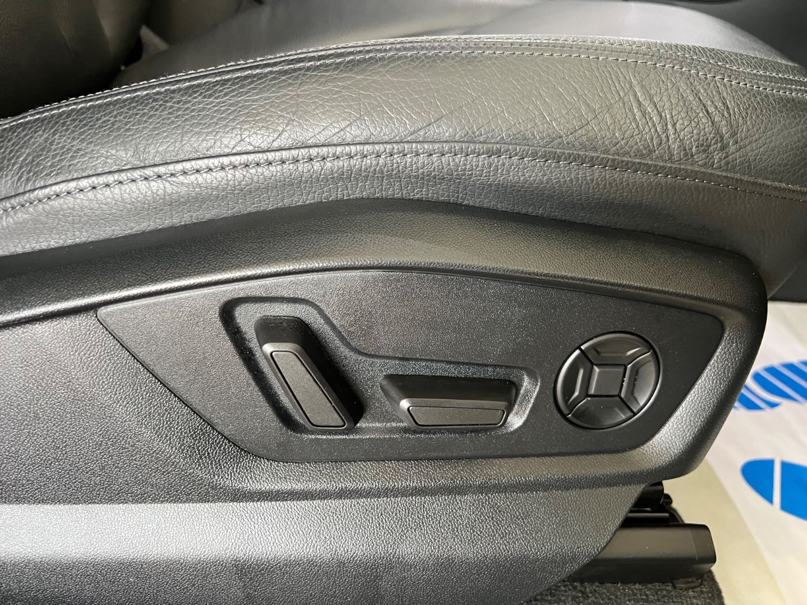 Fahrzeugabbildung Audi Q8 50 TDI quattro * PANO * 4x SITZHEIZUNG * 360