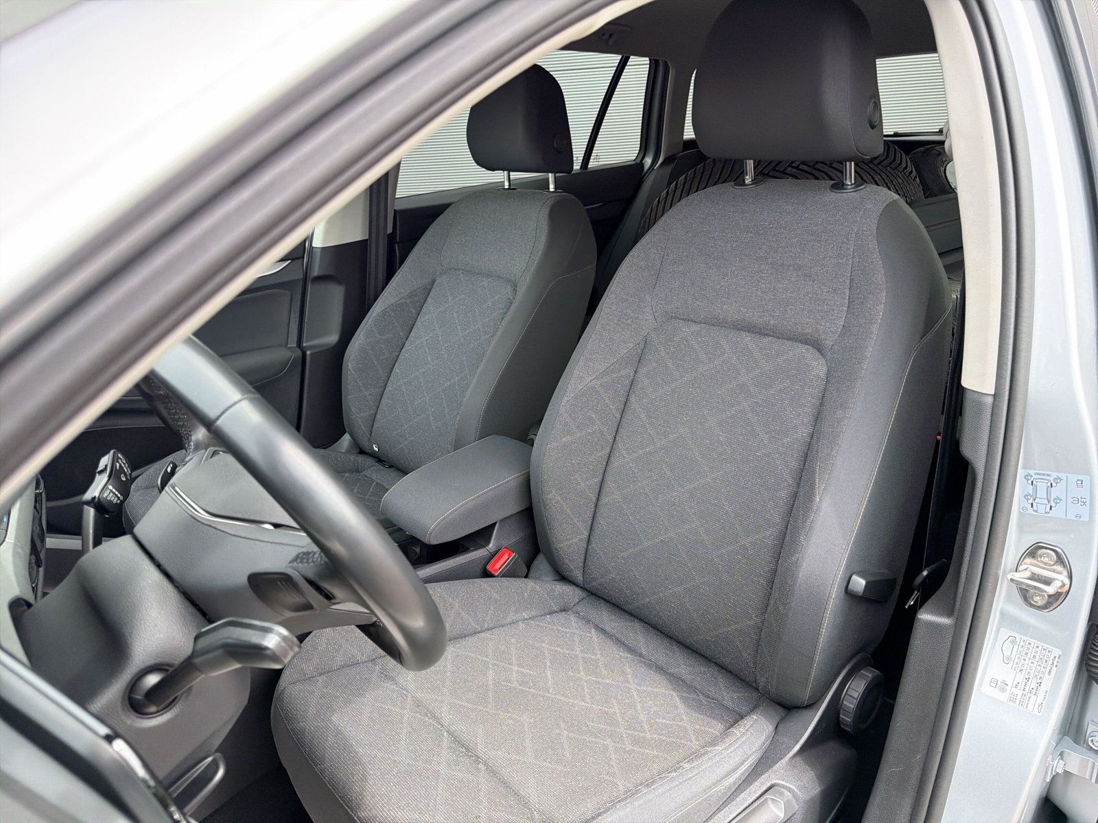 Fahrzeugabbildung Volkswagen Golf VIII Variant 2.0 TDI DSG Life LED NAVI SHZ