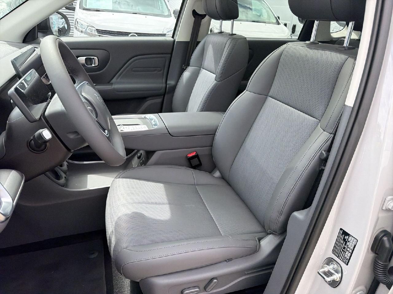 Fahrzeugabbildung Leapmotor B10 REEV - Hybrid Design